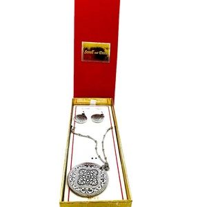 Silver tone set earrings necklace filigree